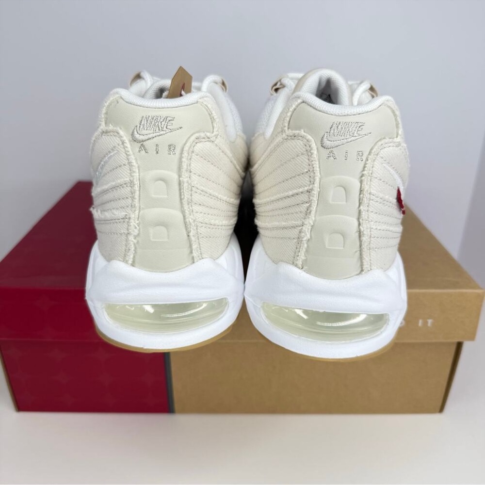 AIR MAX 95 OG “LEVI'S LIGHT OREWOOD BROWN" NWT size 12m-13.5w - Picture 3 of 9